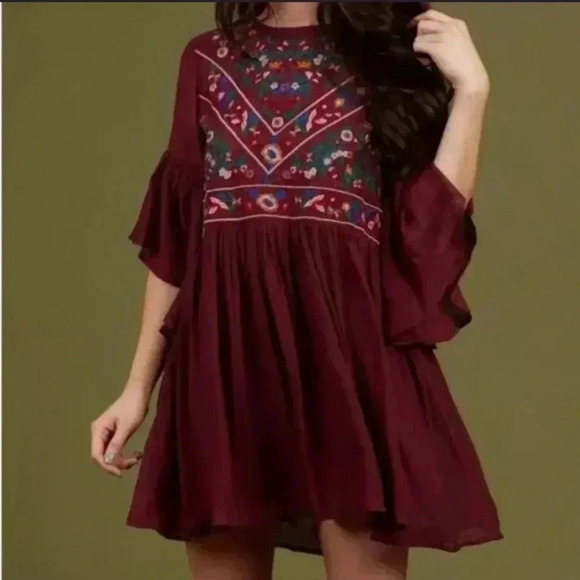 Umgee Dresses & Skirts - Women’s Umgee Maroon Floral Mini Dress Size Medium EUC